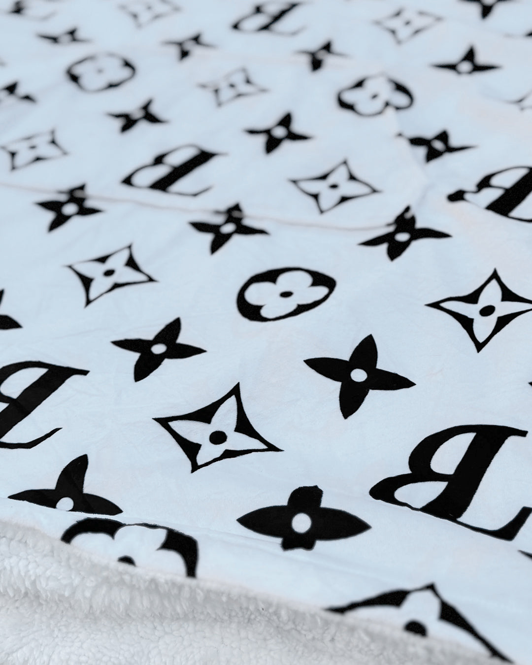 CHARM HOODIE BLANKET - WHITE