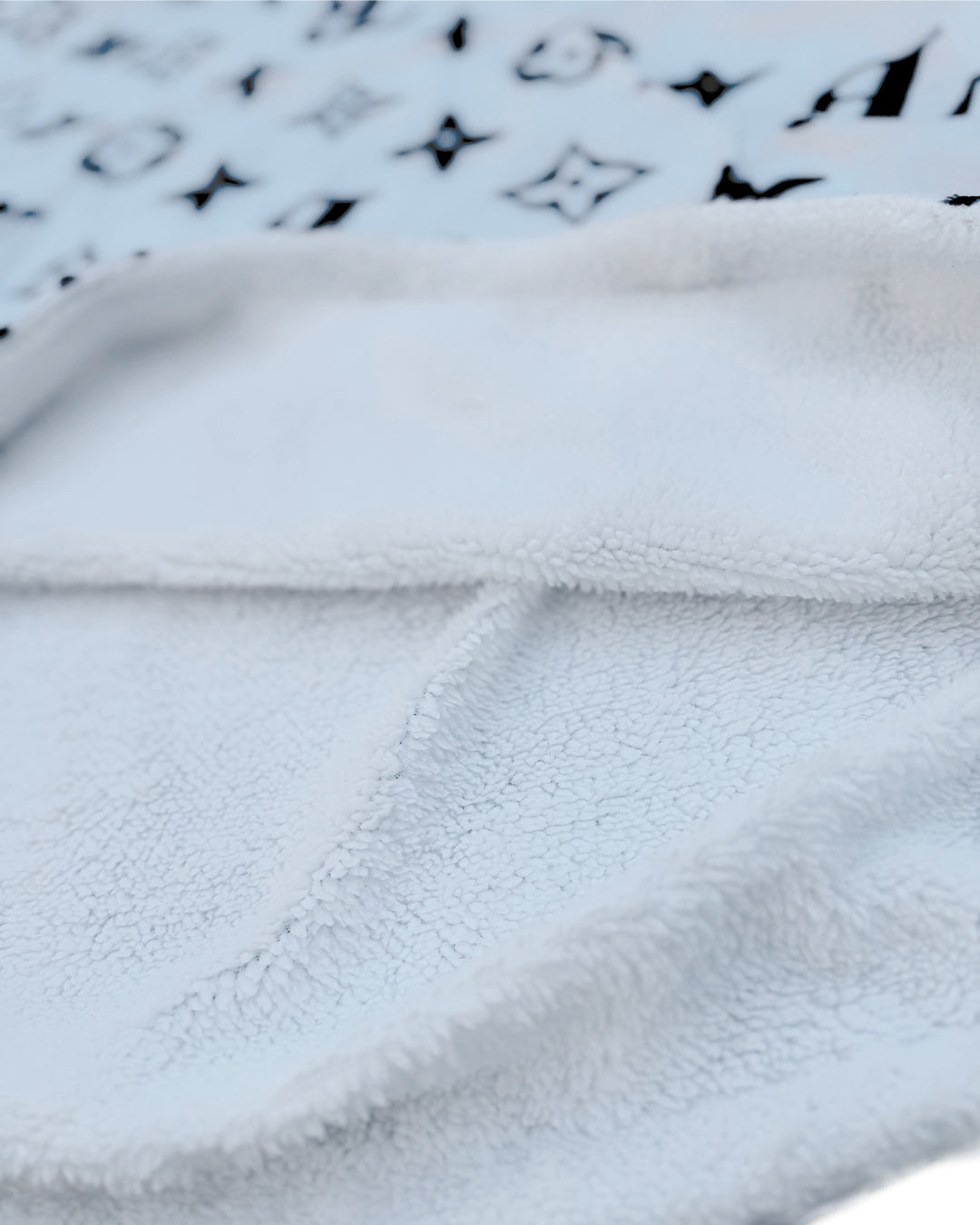 CHARM HOODIE BLANKET - WHITE